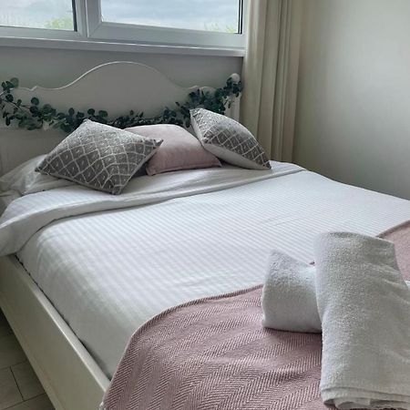 Ferienwohnung Cozy Flat 15 Mins From City Centre With Parking Cardiff Exterior foto